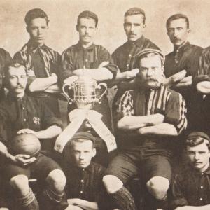 La squadra vincitrice nel 1900 del 1° Campionato ufficiale di calcio giocato in Uruguay.